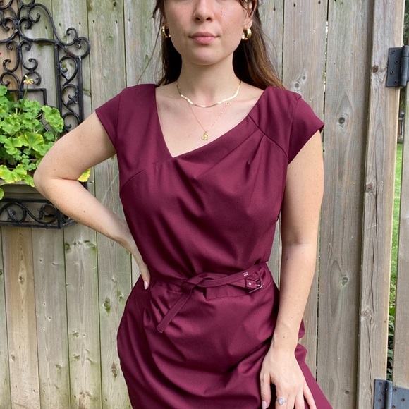 Le Chateau wine coloured dress - Picture 2 of 9